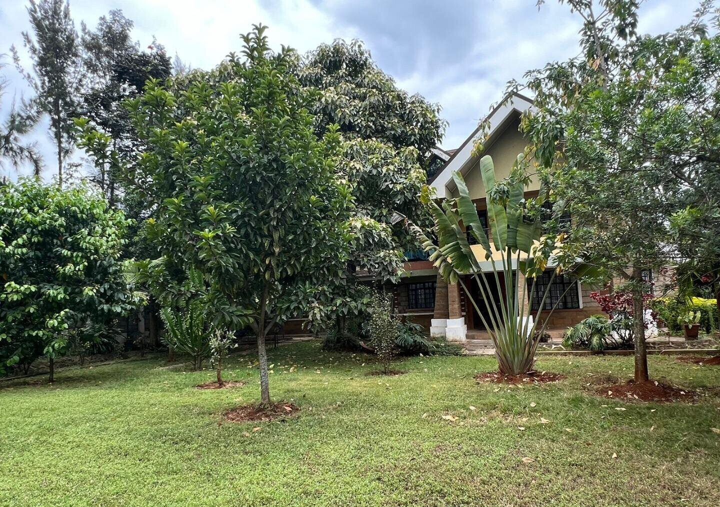 5-Ensuite Townhouse with Guest House & Jacuzzi – Hardy, Karen
