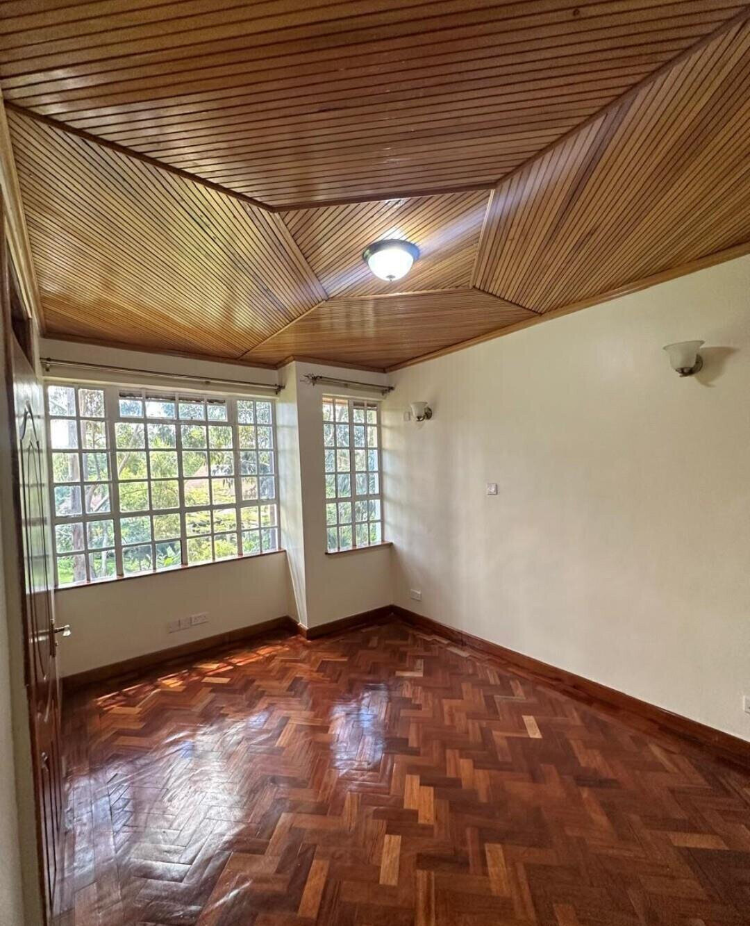 4-Ensuite Townhouse with DSQ & Clubhouse Access - Lavington