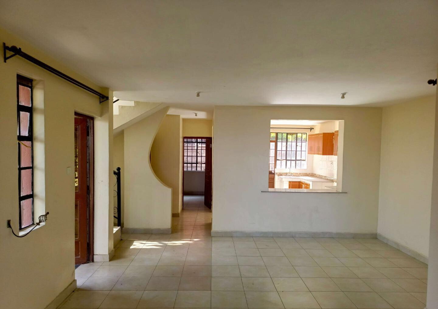 Attic-Style 4BR Townhouse with Private Garden - Syokimau