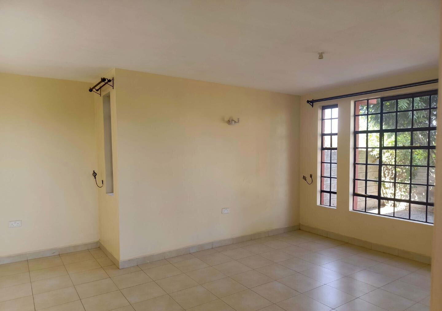 Attic-Style 4BR Townhouse with Private Garden - Syokimau