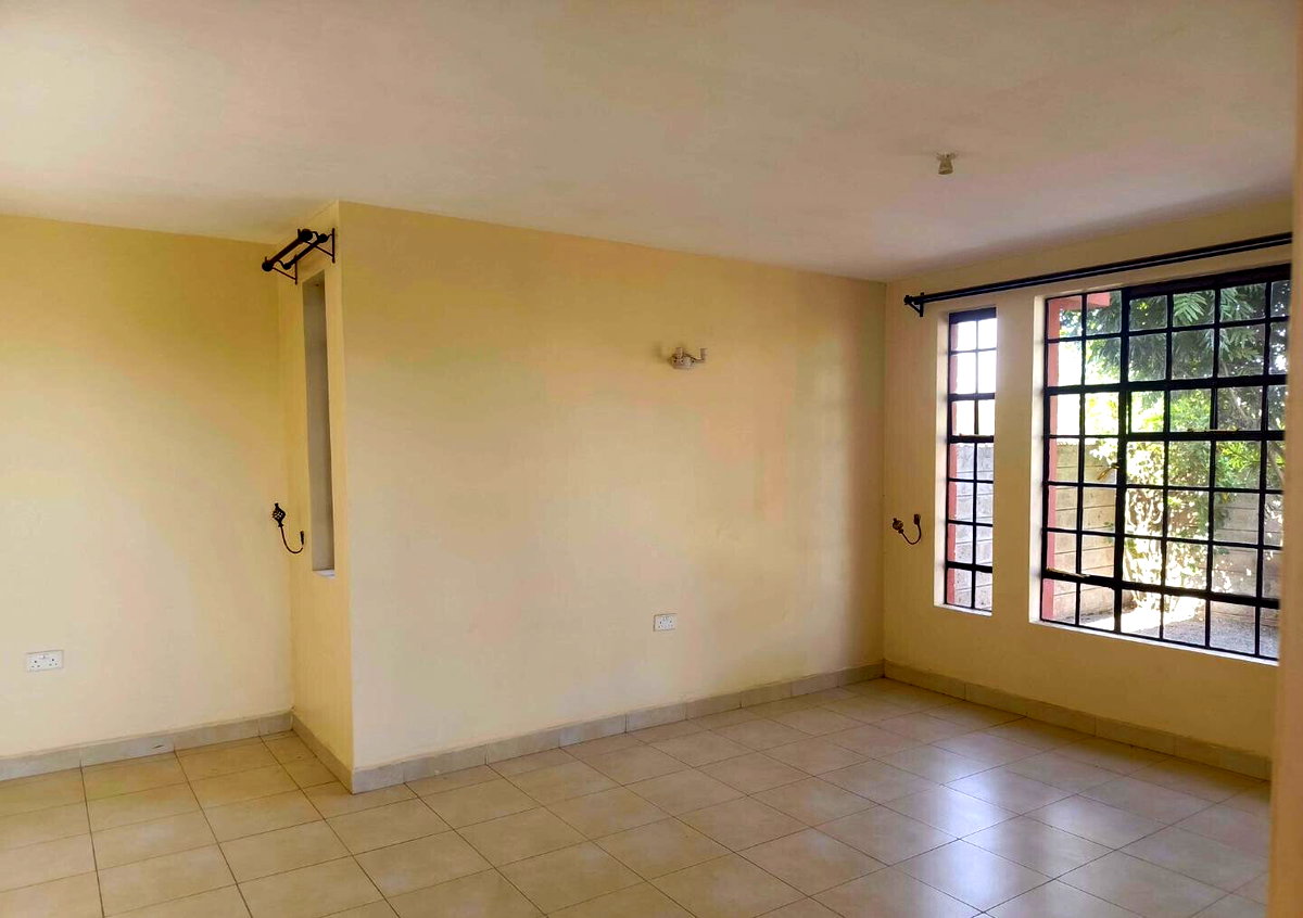 Attic-Style 4BR Townhouse with Private Garden - Syokimau