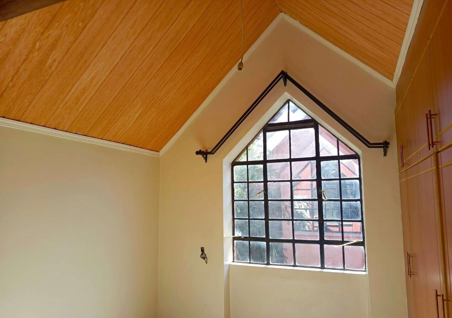 Attic-Style 4BR Townhouse with Private Garden - Syokimau