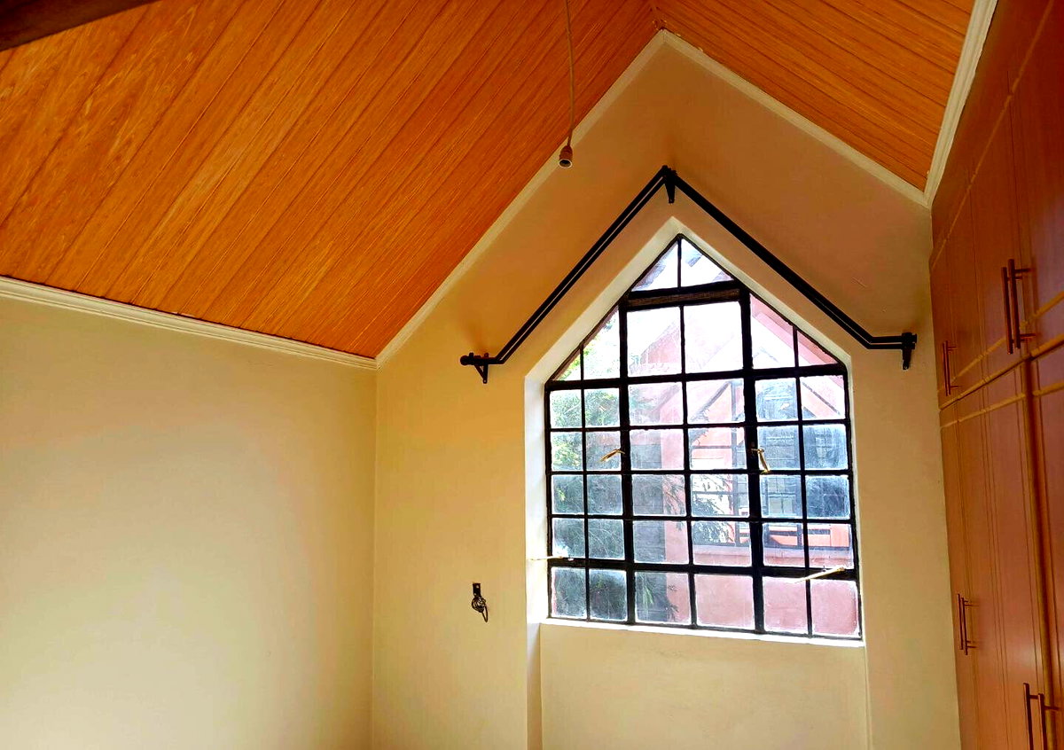Attic-Style 4BR Townhouse with Private Garden - Syokimau