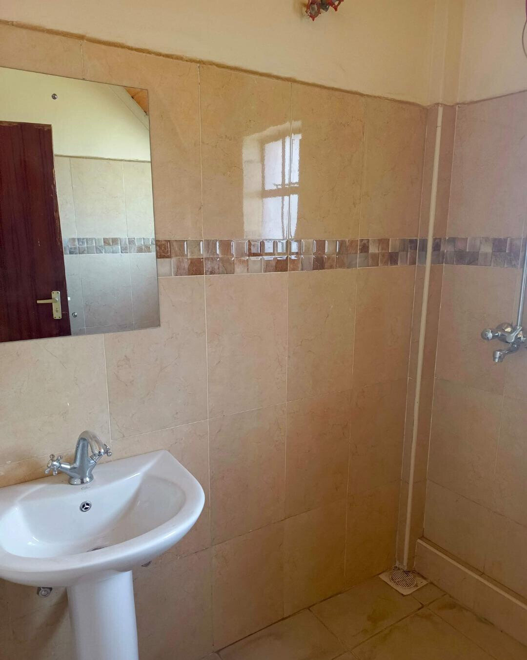 Attic-Style 4BR Townhouse with Private Garden - Syokimau