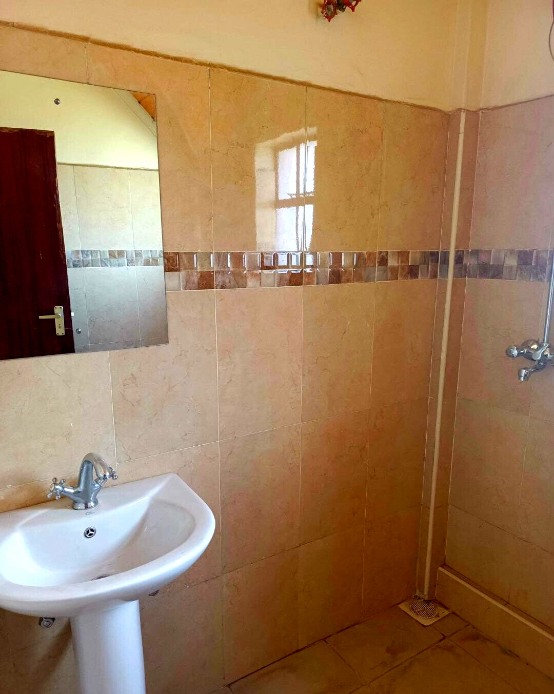 Attic-Style 4BR Townhouse with Private Garden - Syokimau