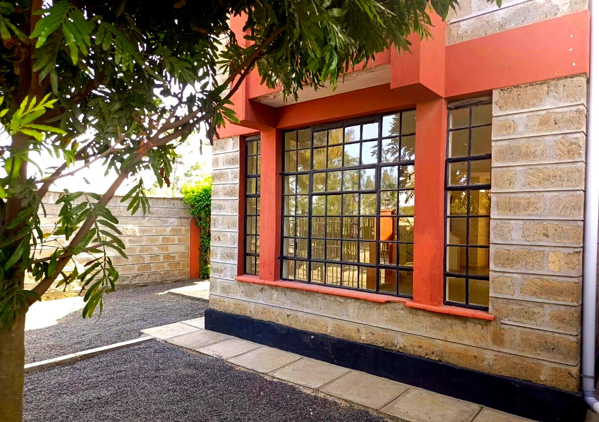 Attic-Style 4BR Townhouse with Private Garden - Syokimau