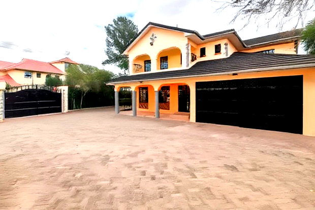 5bdrm Mansion in Meriland, Katani for sale