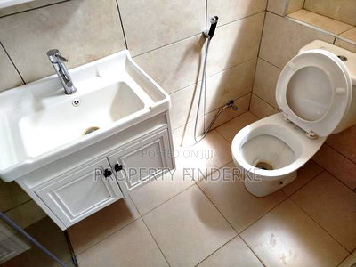 3bdrm Apartment in Gateway Mall Area for sale - Image 4