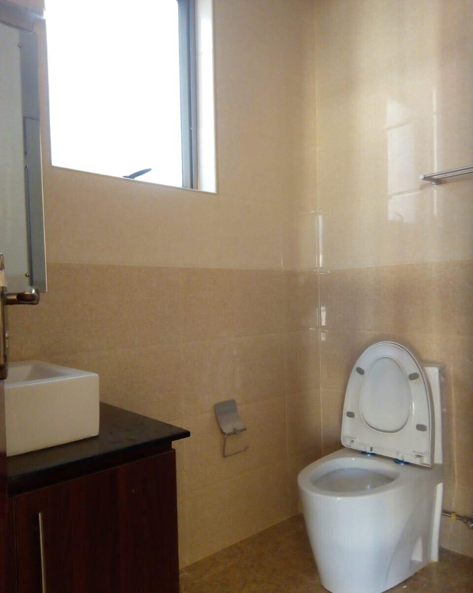 Spacious 4-Bed Townhouse with Fitted Wardrobes & Cabinets - Lavington