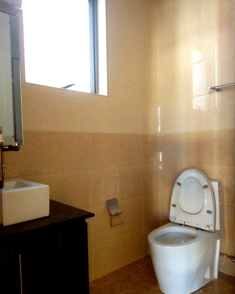 Spacious 4-Bed Townhouse with Fitted Wardrobes & Cabinets - Lavington