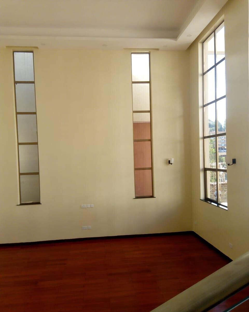 Spacious 4-Bed Townhouse with Fitted Wardrobes & Cabinets - Lavington