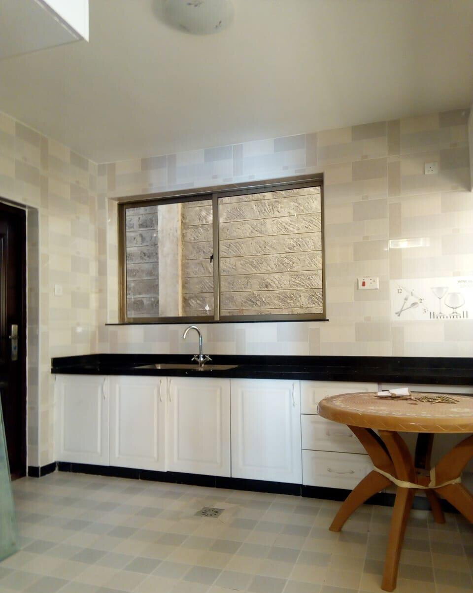 Spacious 4-Bed Townhouse with Fitted Wardrobes & Cabinets - Lavington