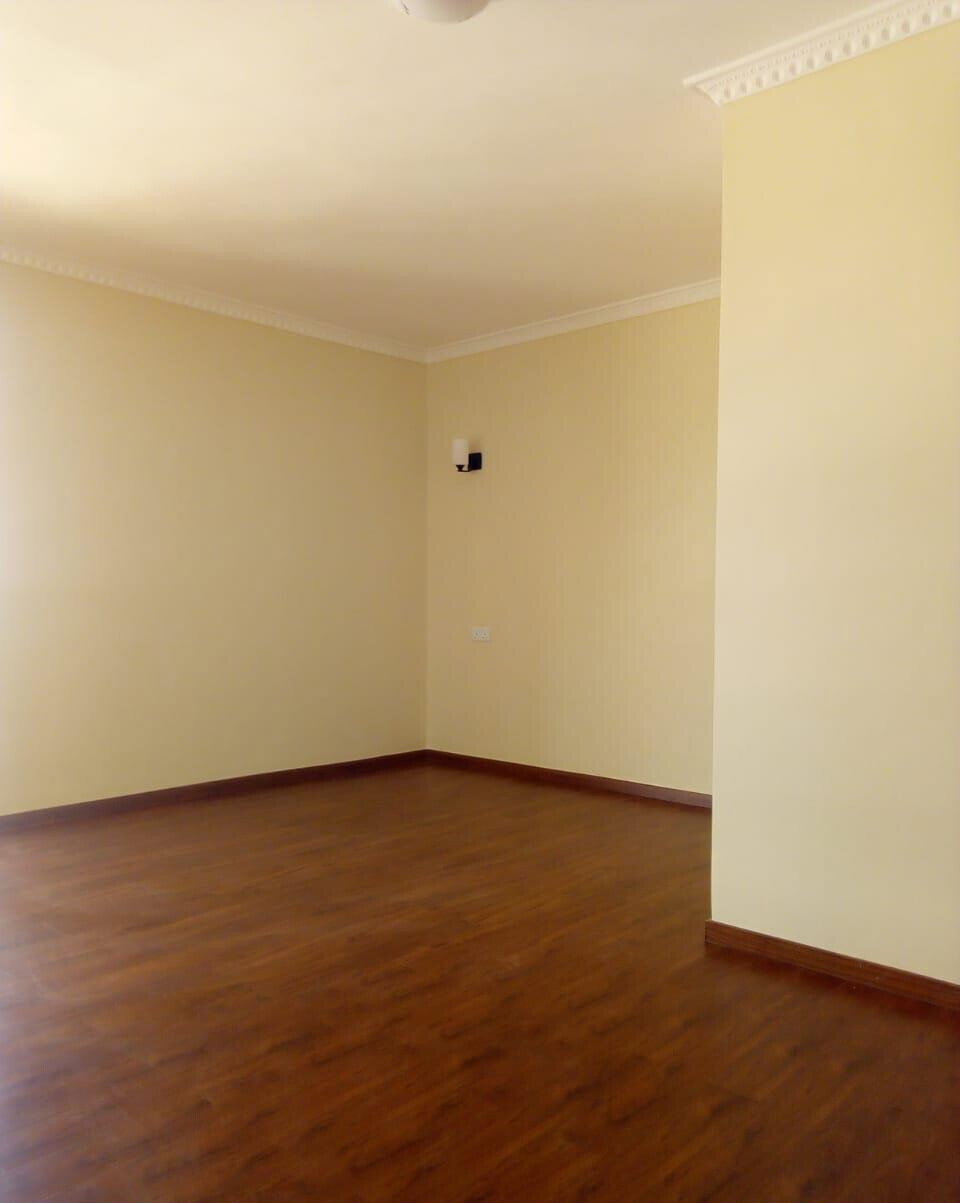 Spacious 4-Bed Townhouse with Fitted Wardrobes & Cabinets - Lavington