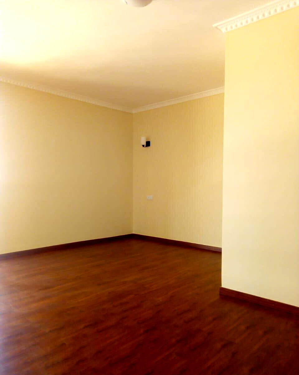 Spacious 4-Bed Townhouse with Fitted Wardrobes & Cabinets - Lavington