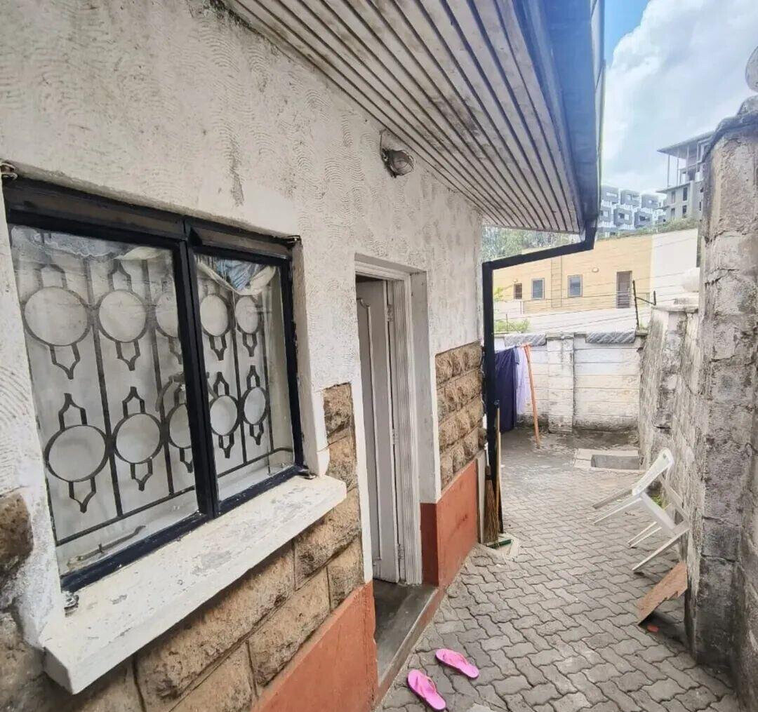 4BR Townhouse with DSQ & Private Garden in 14-Unit Court - Kileleshwa