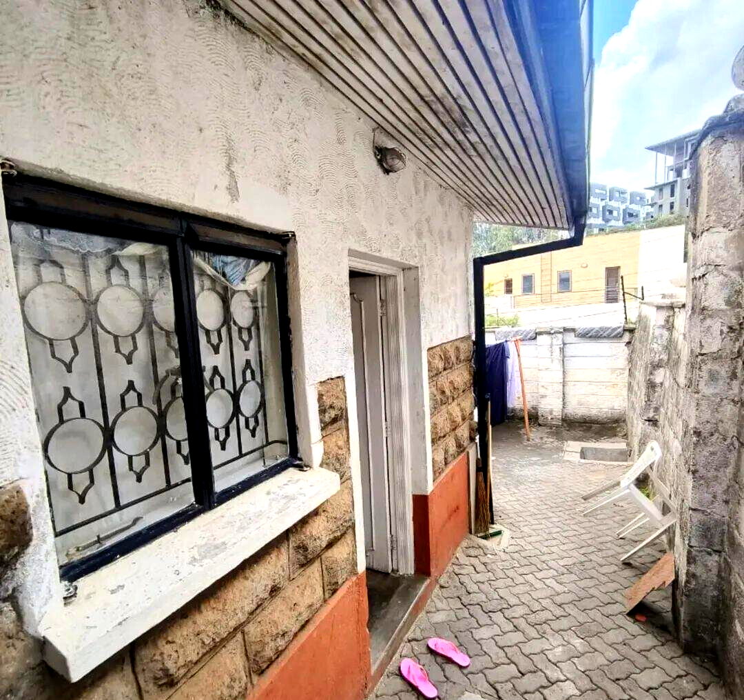 4BR Townhouse with DSQ & Private Garden in 14-Unit Court - Kileleshwa