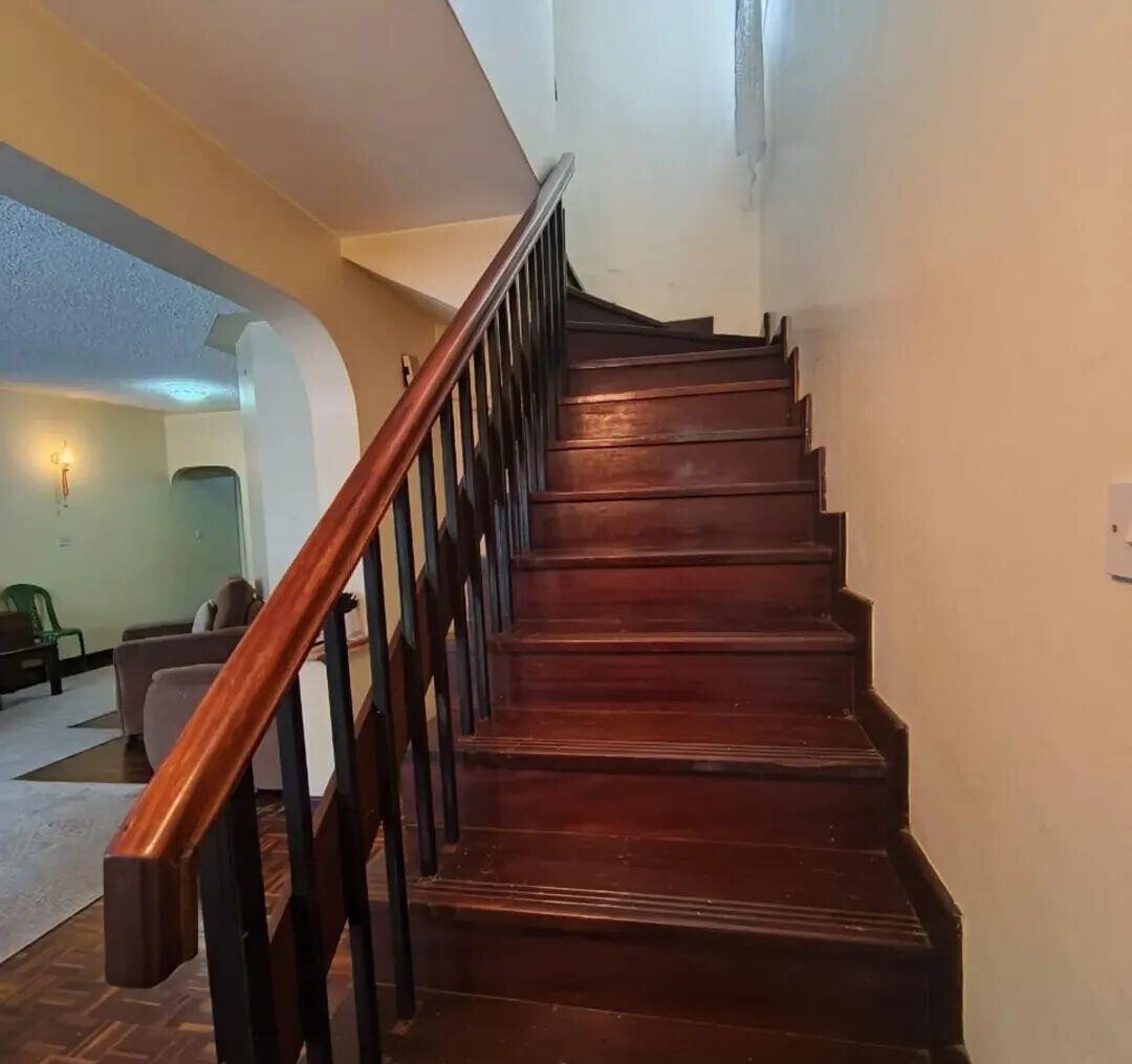 4BR Townhouse with DSQ & Private Garden in 14-Unit Court - Kileleshwa