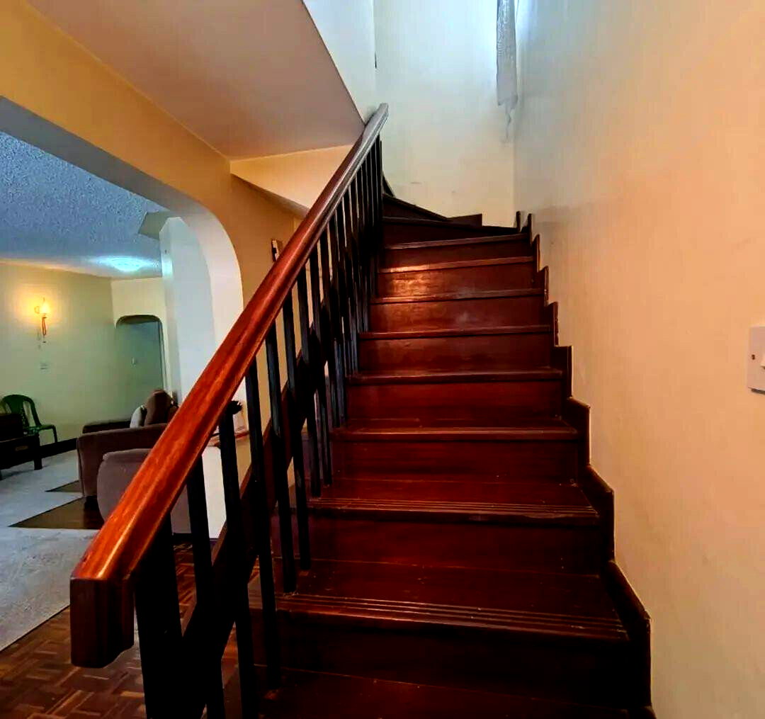 4BR Townhouse with DSQ & Private Garden in 14-Unit Court - Kileleshwa