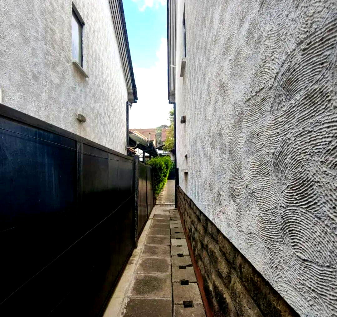4BR Townhouse with DSQ & Private Garden in 14-Unit Court - Kileleshwa