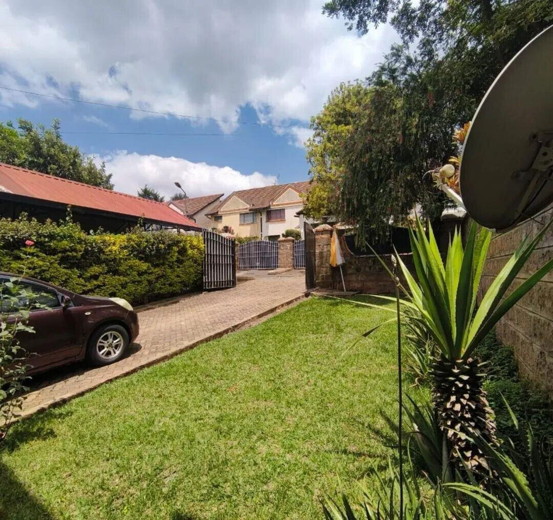 4BR Townhouse with DSQ & Private Garden in 14-Unit Court - Kileleshwa