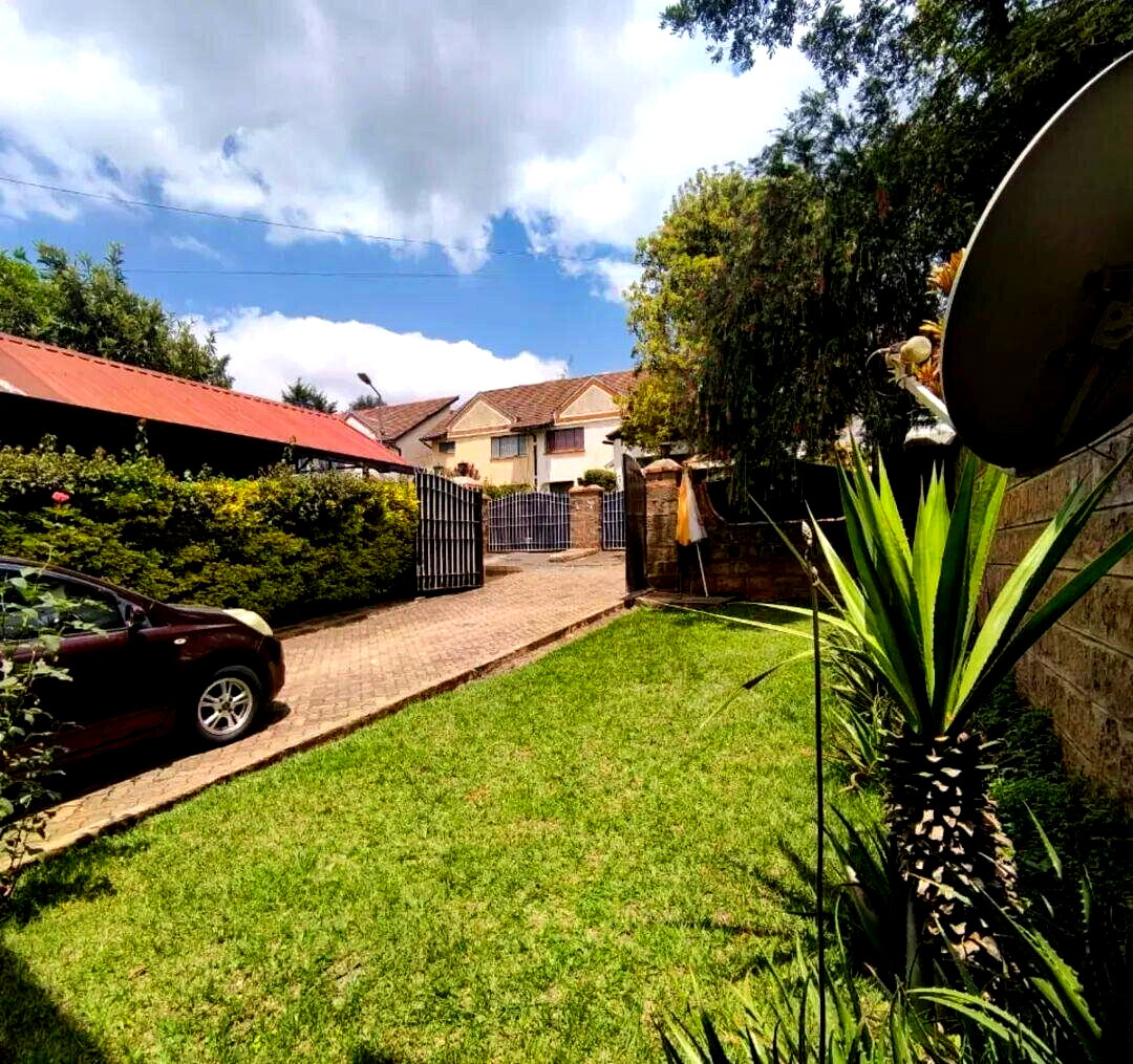 4BR Townhouse with DSQ & Private Garden in 14-Unit Court - Kileleshwa