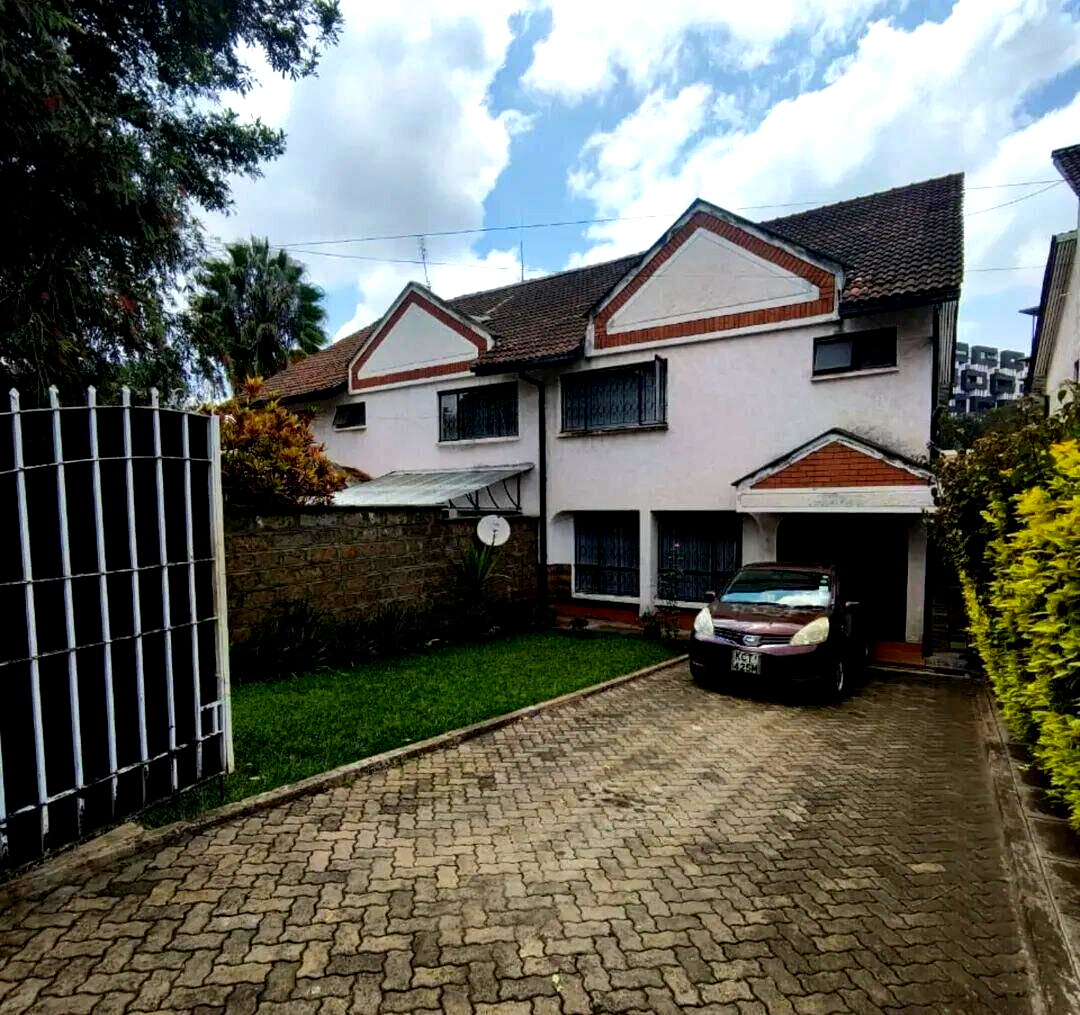 4BR Townhouse with DSQ & Private Garden in 14-Unit Court - Kileleshwa