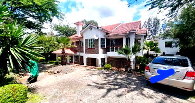 Quarter Acre 6BR Townhouse