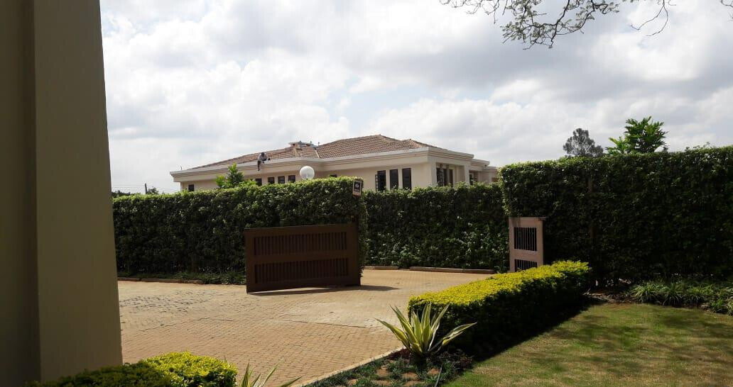 5-Ensuite Townhouse in Gated Community of 10 – Karen Miotoni