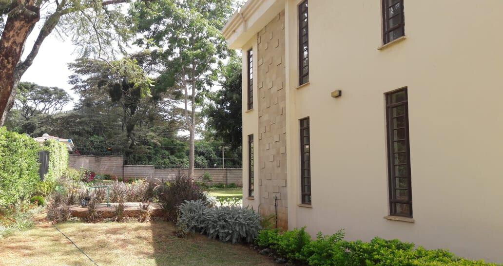 5-Ensuite Townhouse in Gated Community of 10 – Karen Miotoni