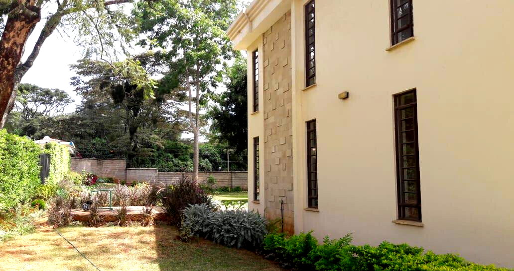 5-Ensuite Townhouse in Gated Community of 10 – Karen Miotoni