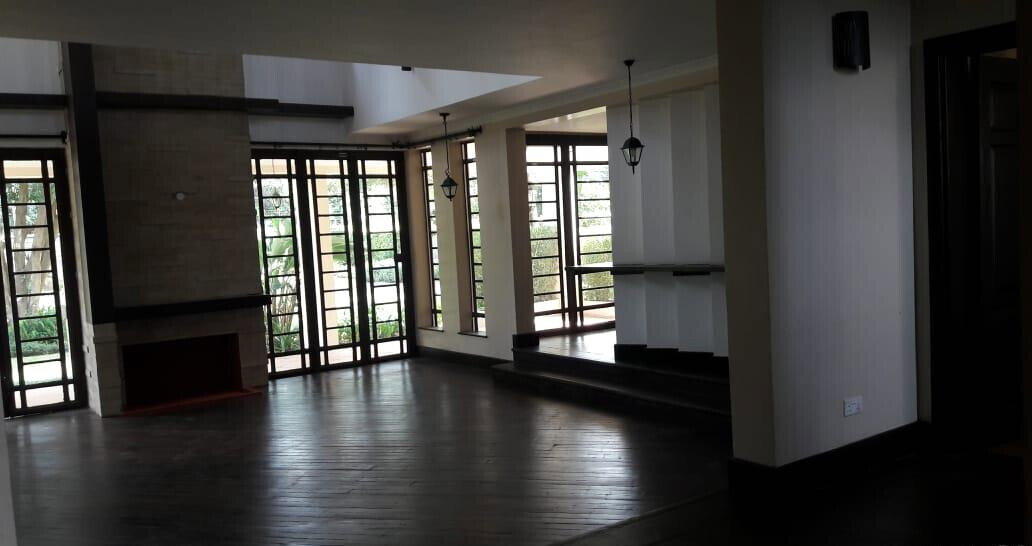 5-Ensuite Townhouse in Gated Community of 10 – Karen Miotoni
