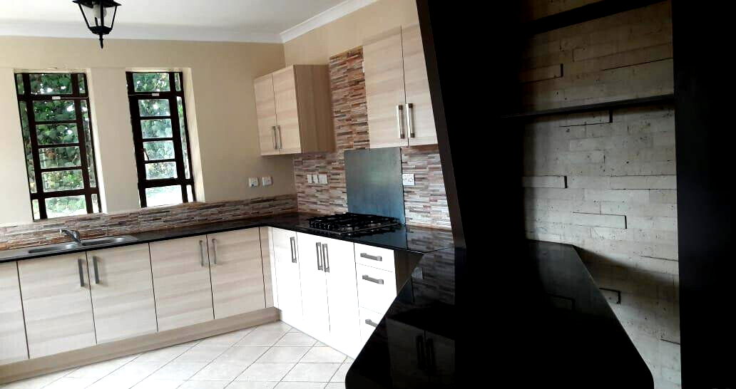 5-Ensuite Townhouse in Gated Community of 10 – Karen Miotoni