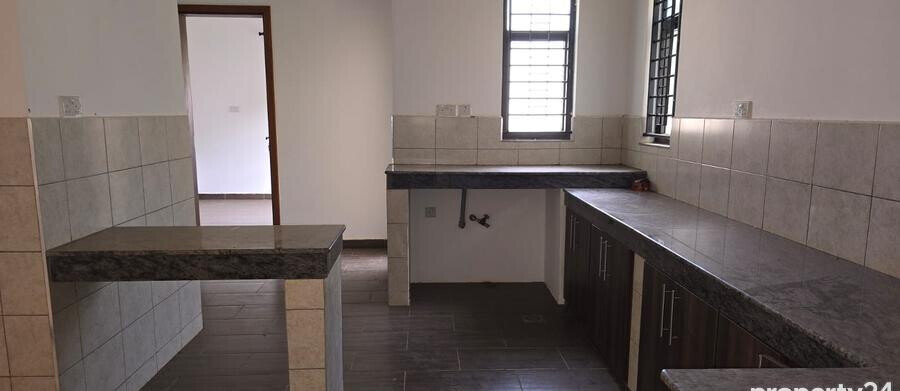 5BR All-Ensuite Townhouse on Half Acre with DSQ & Play Area - Runda