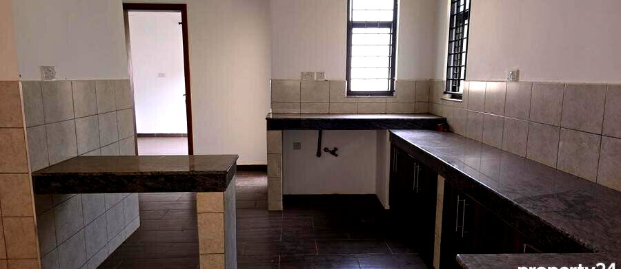 5BR All-Ensuite Townhouse on Half Acre with DSQ & Play Area - Runda