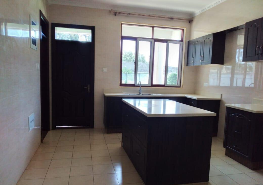5-Ensuite Villa with Attic Office & Fireplace – Karen Gated Community