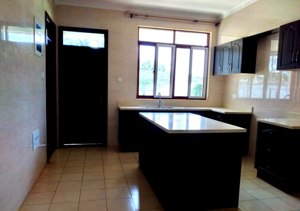 5-Ensuite Villa with Attic Office & Fireplace – Karen Gated Community