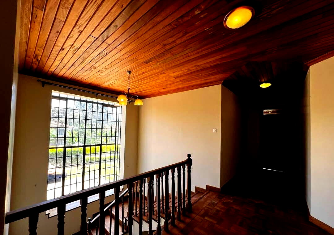 4-Ensuite Townhouse with DSQ & Fireplace Veranda – Karen