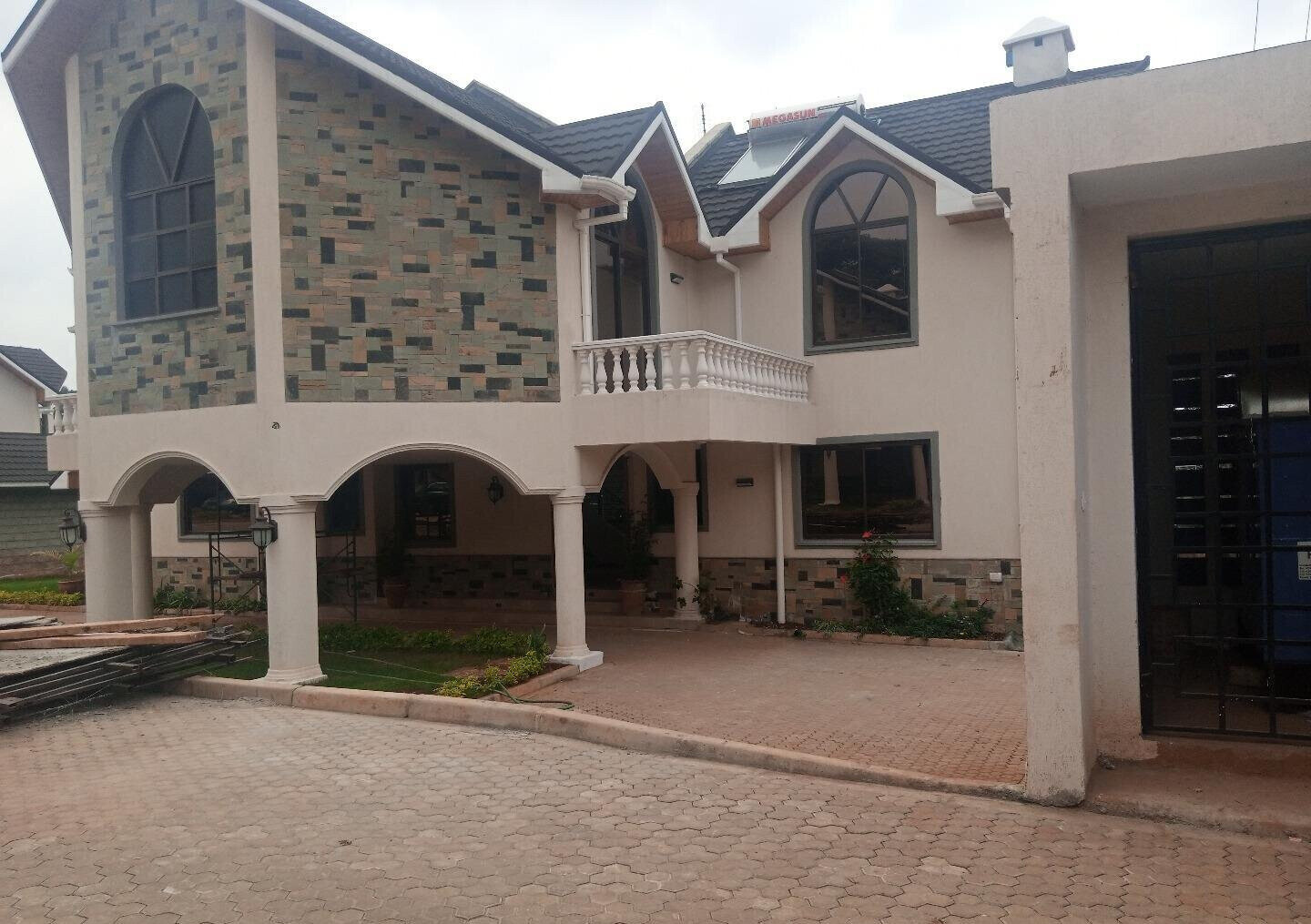 5-Ensuite Townhouse with Fireplace & DSQ - Lower Kabete