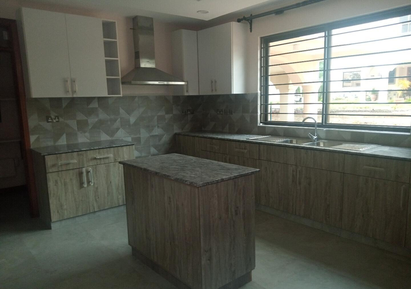 5-Ensuite Townhouse with Fireplace & DSQ - Lower Kabete