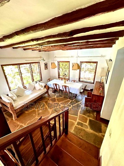 Furnished 3bdrm Villa in Casuarina Drive, for sale - Image 1