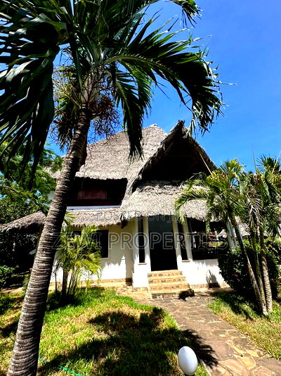 Furnished 3bdrm Villa in Casuarina Drive, for sale - Image 7