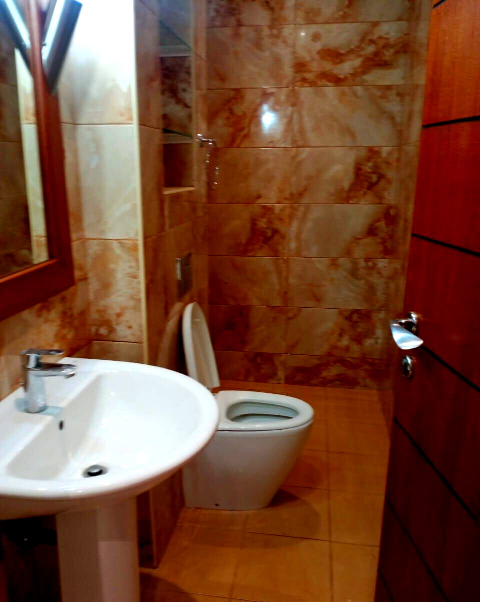 4BR Townhouse with Fireplace & Generator - Lavington