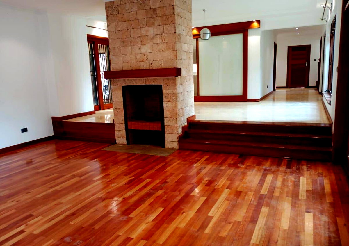 4BR Townhouse with Fireplace & Generator - Lavington