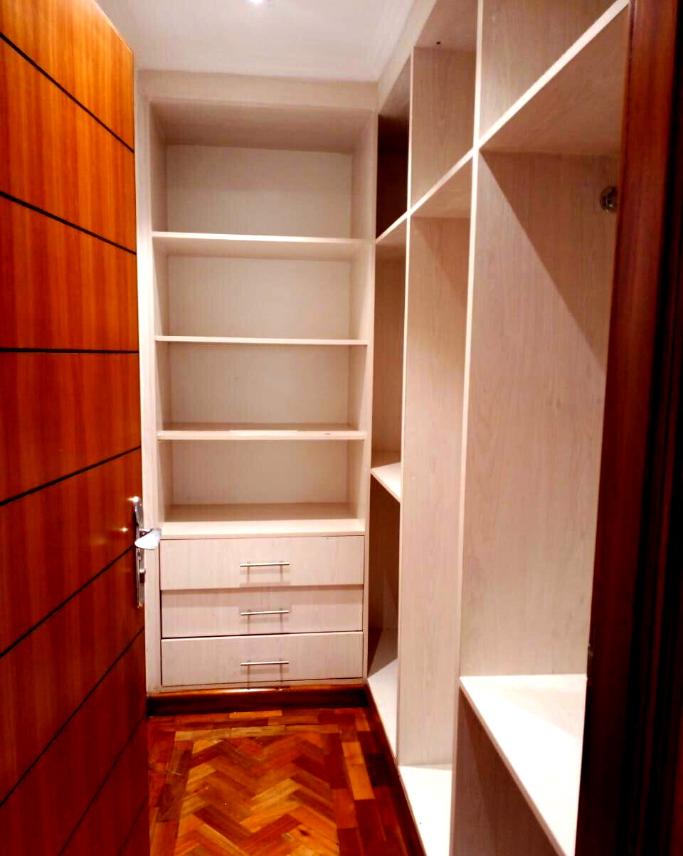 4BR Townhouse with Fireplace & Generator - Lavington