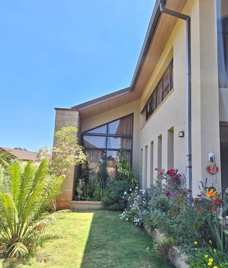 4-Ensuite Townhouse with DSQ & Shared Pool – Karen