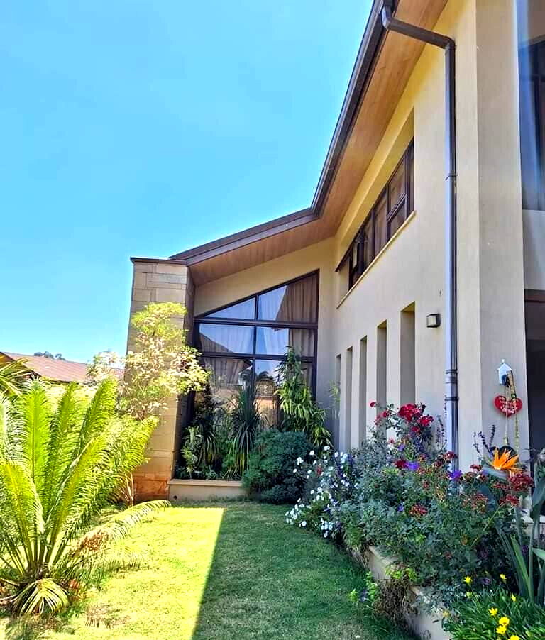 4-Ensuite Townhouse with DSQ & Shared Pool – Karen