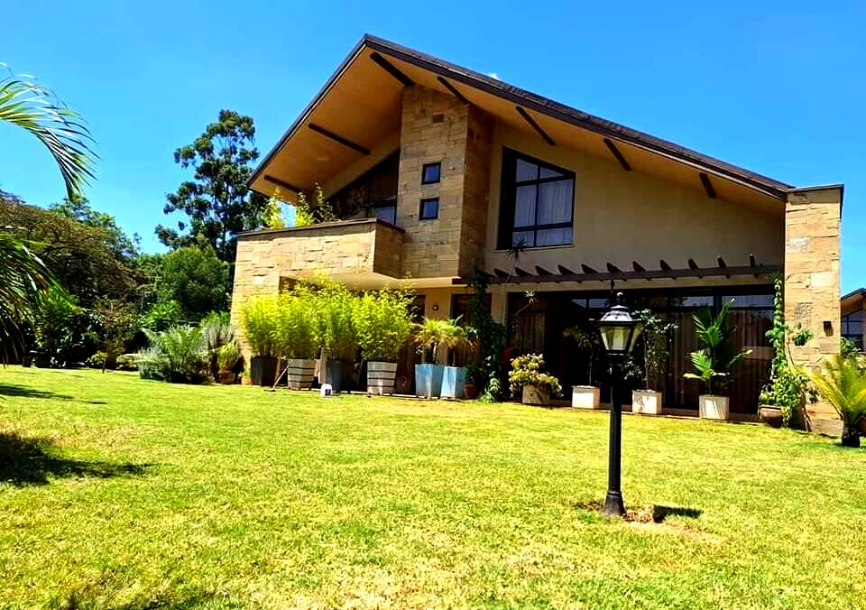 4-Ensuite Townhouse with DSQ & Shared Pool – Karen