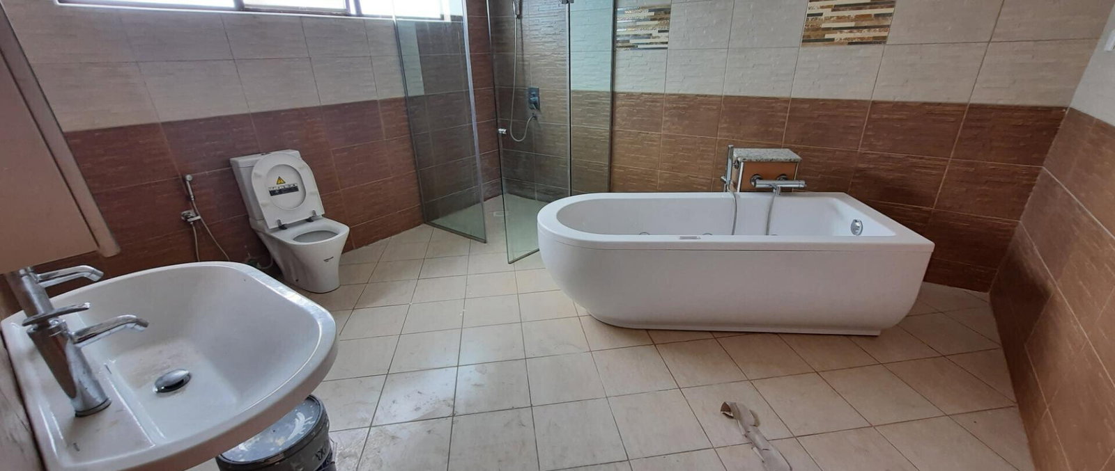 Sunken Lounge Townhouse with Fireplace & Garden - Westlands