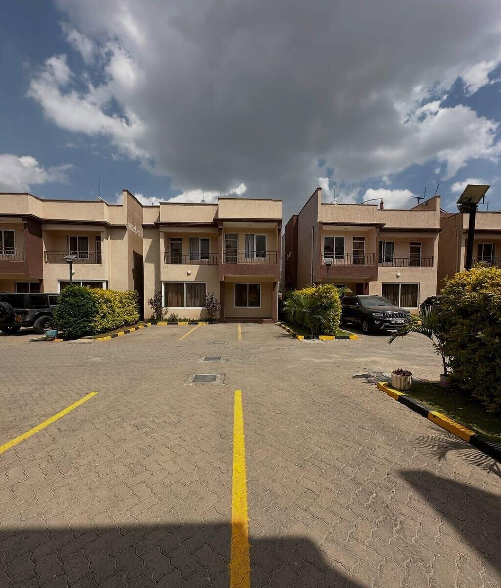 4BR Rooftop Terrace Townhouse with Walk-in Closet - Syokimau