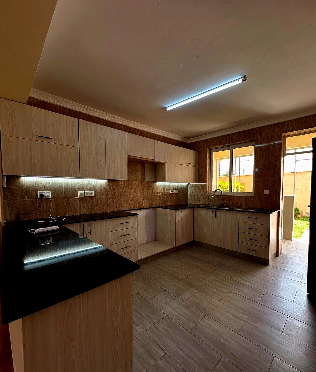 4BR Rooftop Terrace Townhouse with Walk-in Closet - Syokimau